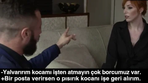 Kocası işten atılmasın diye patronunun evine yalvarmaya gitti
